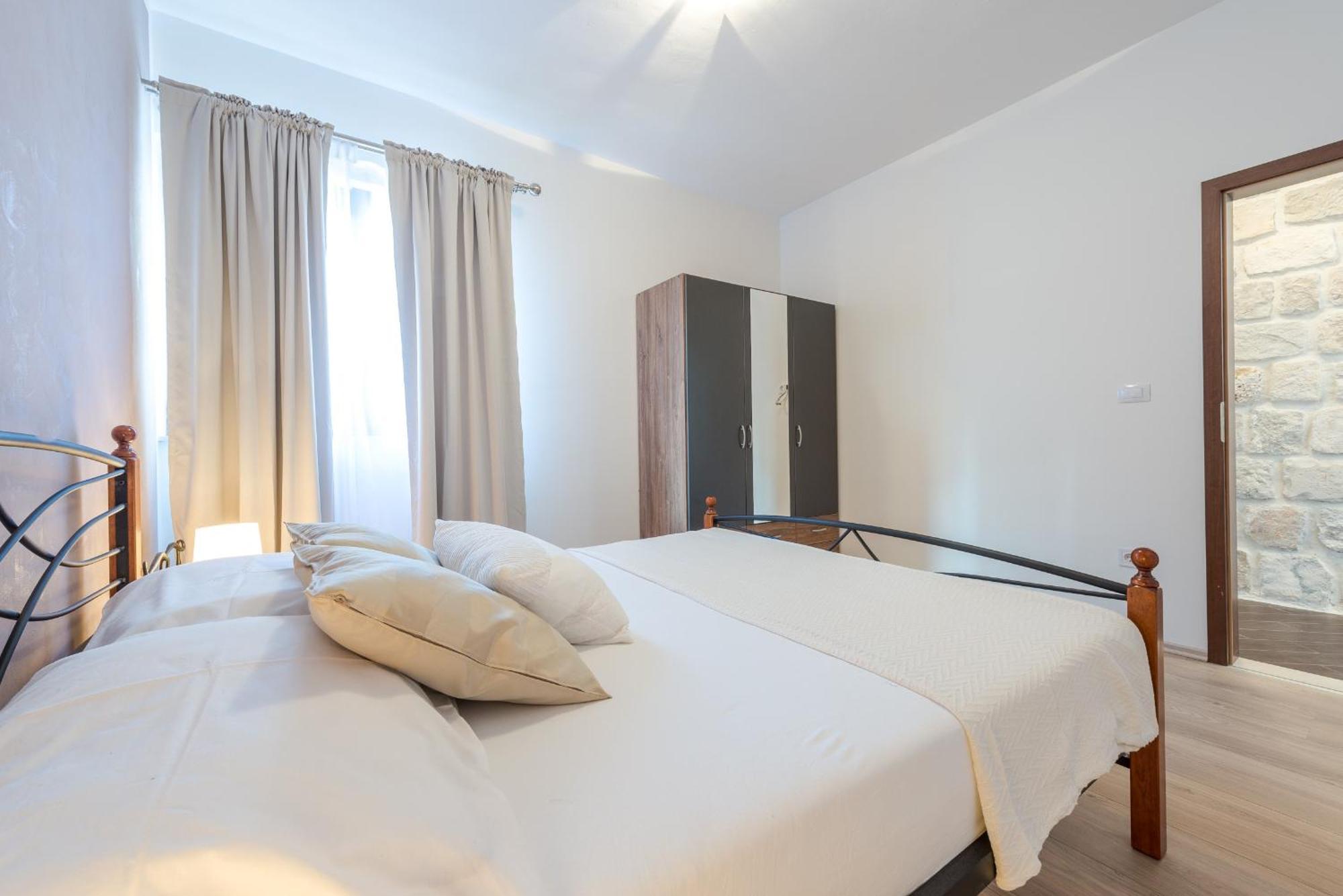 Apartment Made 4u *
